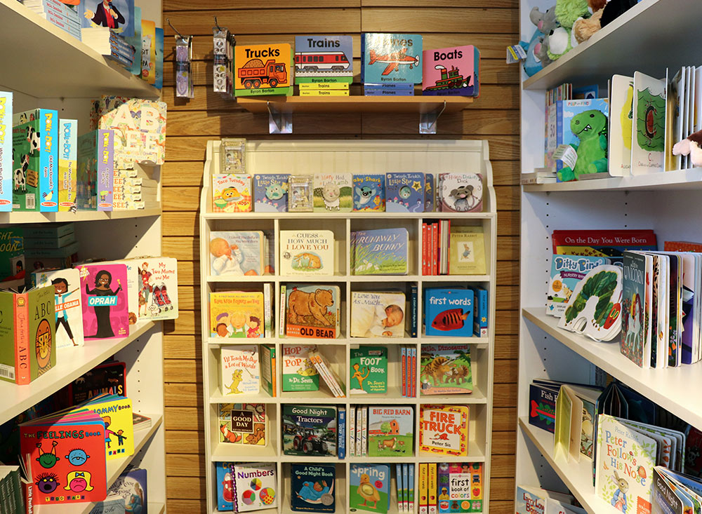 ss-12_Book-Corner-in-Store
