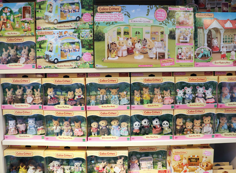 ss-15_Calico-Critters-Display